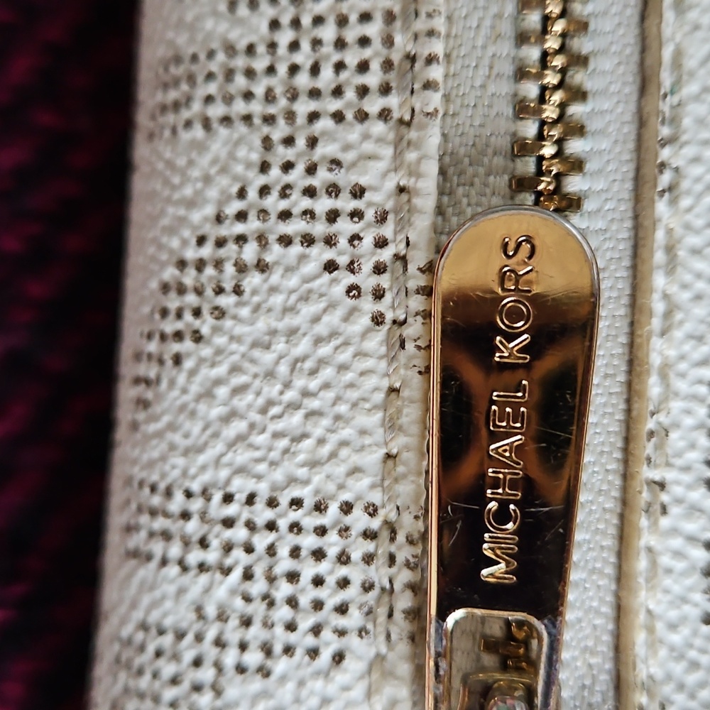Michael Kors Signature Tote And Matching Wallet - Picture 15 of 15